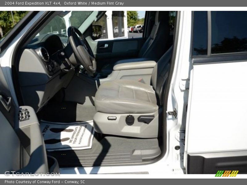Oxford White / Medium Flint Gray 2004 Ford Expedition XLT 4x4