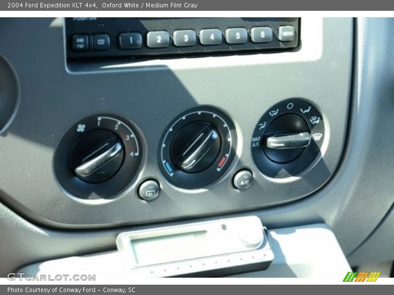 Oxford White / Medium Flint Gray 2004 Ford Expedition XLT 4x4