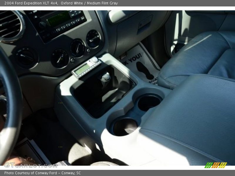 Oxford White / Medium Flint Gray 2004 Ford Expedition XLT 4x4
