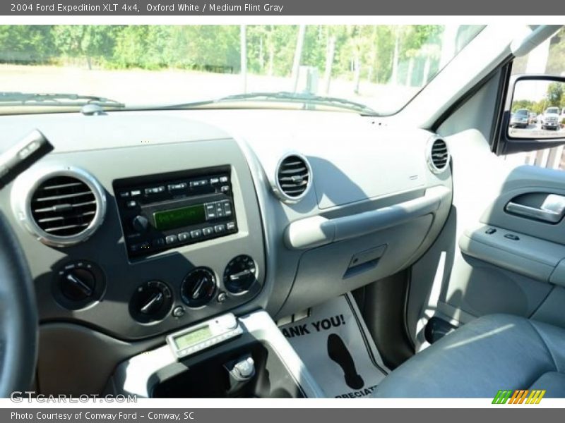 Oxford White / Medium Flint Gray 2004 Ford Expedition XLT 4x4