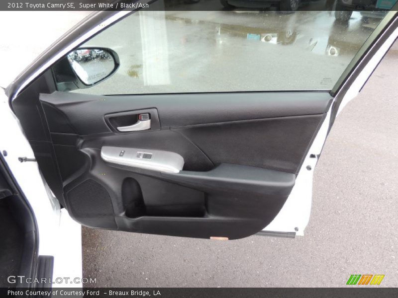 Super White / Black/Ash 2012 Toyota Camry SE