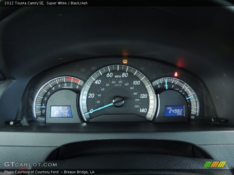 Super White / Black/Ash 2012 Toyota Camry SE