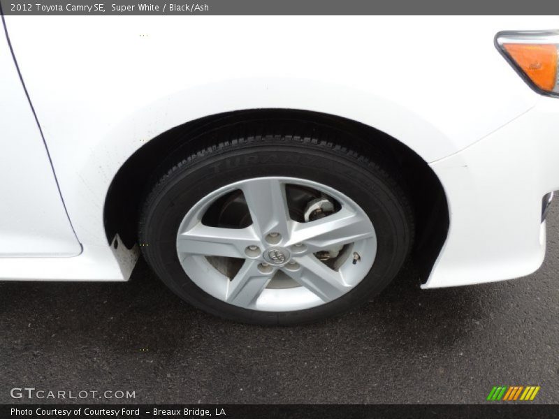 Super White / Black/Ash 2012 Toyota Camry SE