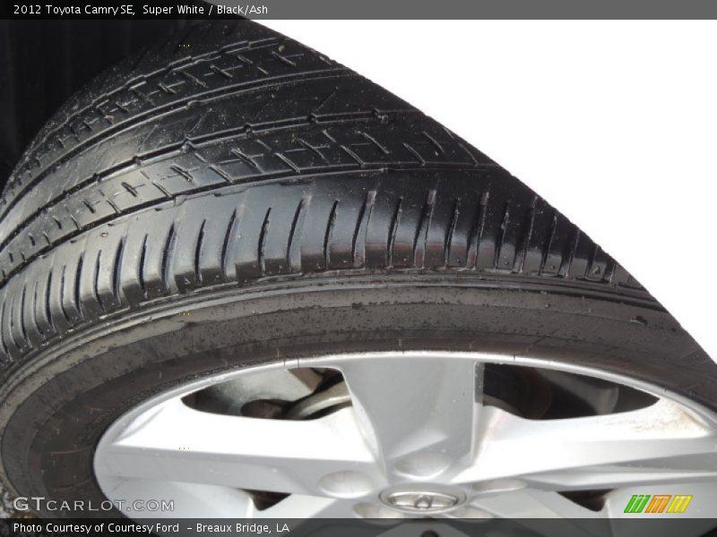 Super White / Black/Ash 2012 Toyota Camry SE