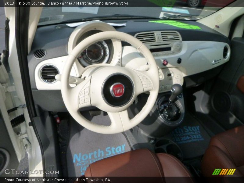 Bianco (White) / Marrone/Avorio (Brown/Ivory) 2013 Fiat 500 Lounge