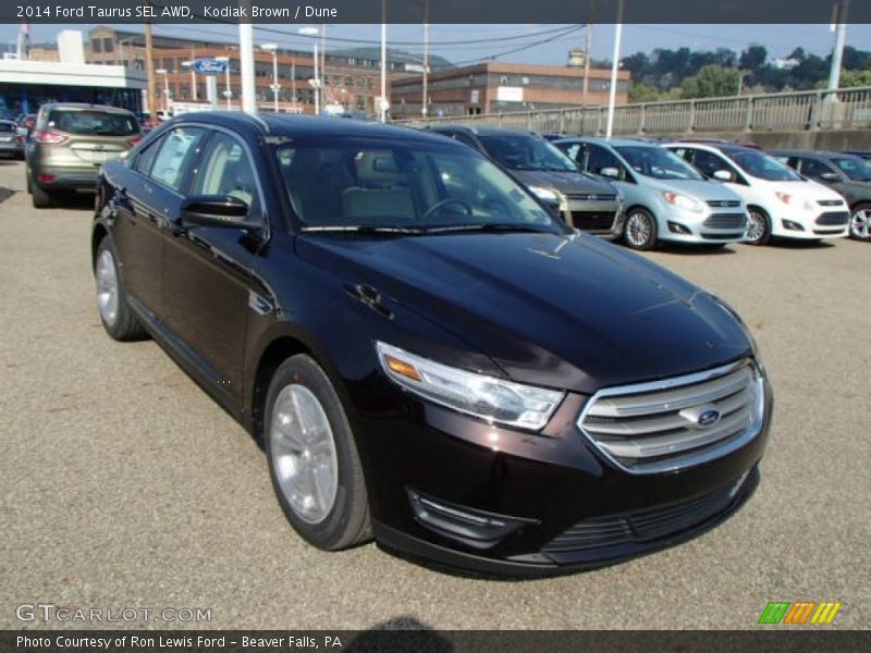 Front 3/4 View of 2014 Taurus SEL AWD