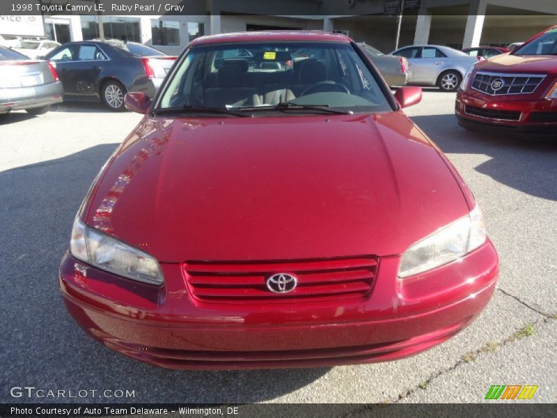 Ruby Pearl / Gray 1998 Toyota Camry LE