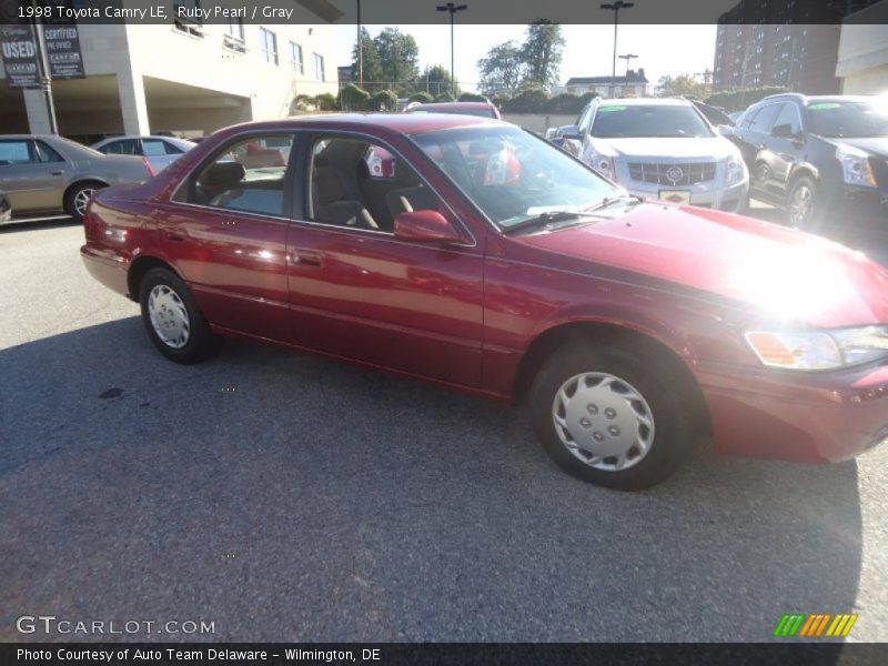 Ruby Pearl / Gray 1998 Toyota Camry LE