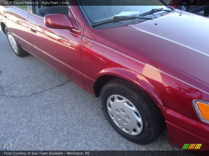Ruby Pearl / Gray 1998 Toyota Camry LE
