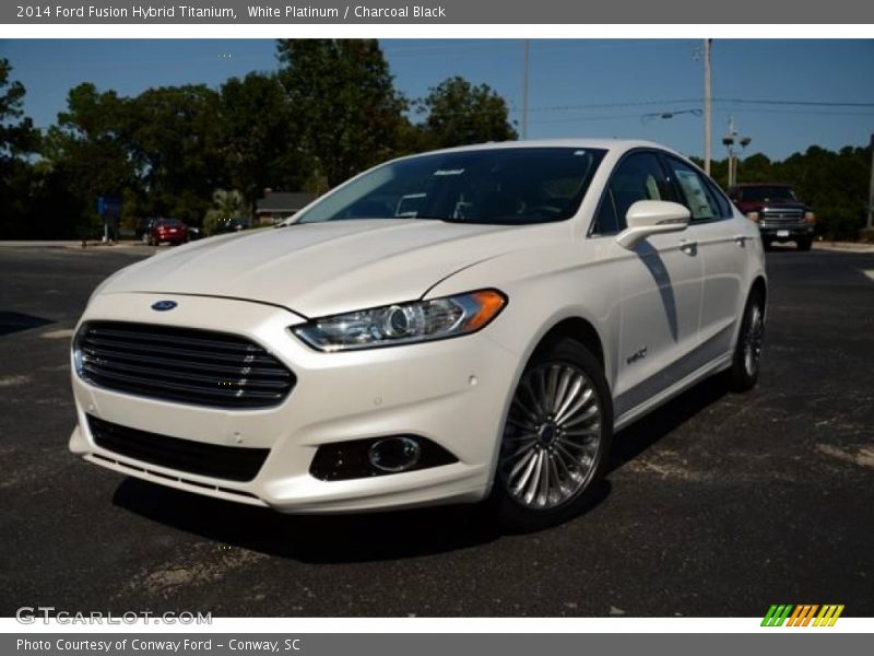 Front 3/4 View of 2014 Fusion Hybrid Titanium