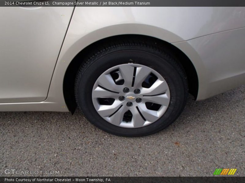 Champagne Silver Metallic / Jet Black/Medium Titanium 2014 Chevrolet Cruze LS