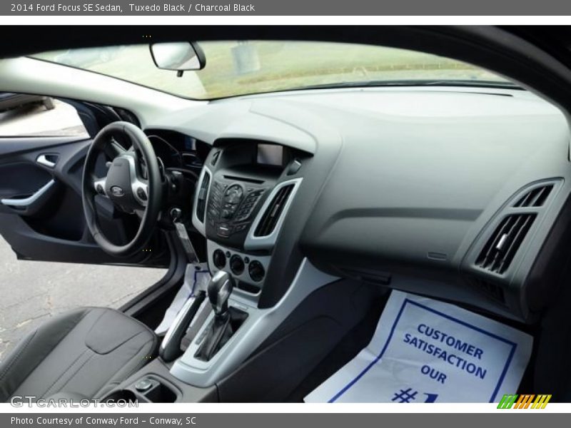 Tuxedo Black / Charcoal Black 2014 Ford Focus SE Sedan