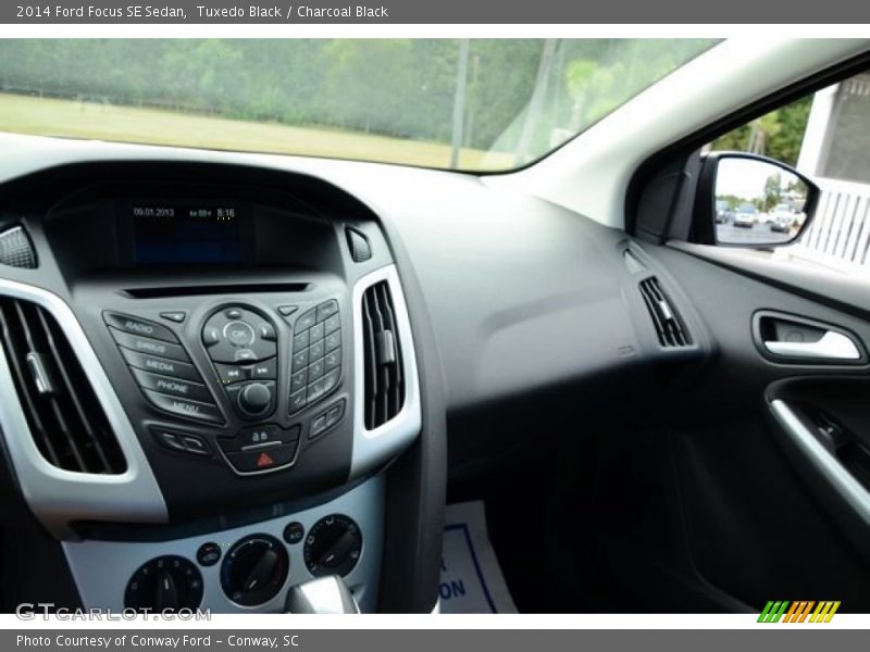 Tuxedo Black / Charcoal Black 2014 Ford Focus SE Sedan