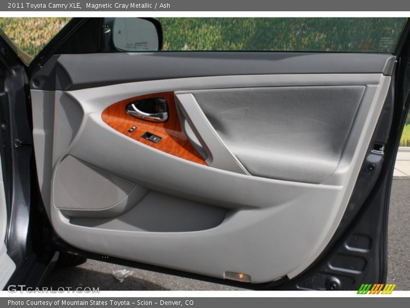 Magnetic Gray Metallic / Ash 2011 Toyota Camry XLE