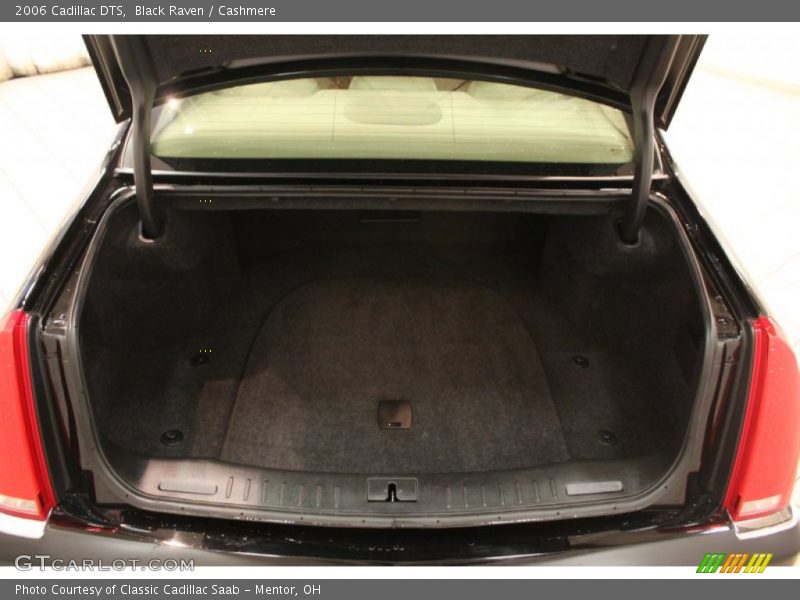 Black Raven / Cashmere 2006 Cadillac DTS