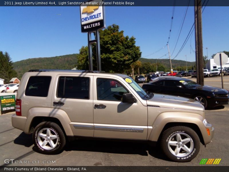 Light Sandstone Metallic / Pastel Pebble Beige 2011 Jeep Liberty Limited 4x4