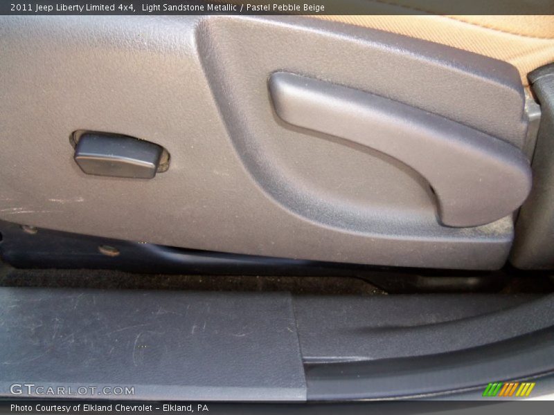 Light Sandstone Metallic / Pastel Pebble Beige 2011 Jeep Liberty Limited 4x4