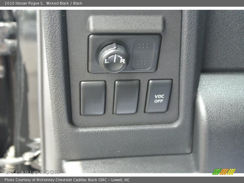 Wicked Black / Black 2010 Nissan Rogue S