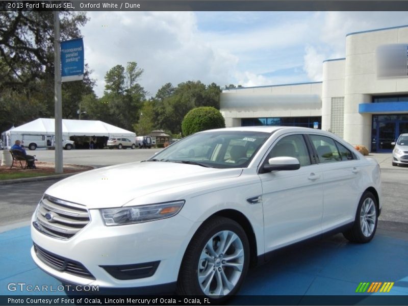 Oxford White / Dune 2013 Ford Taurus SEL