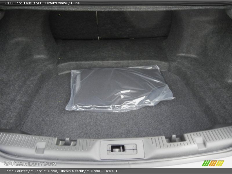 Oxford White / Dune 2013 Ford Taurus SEL