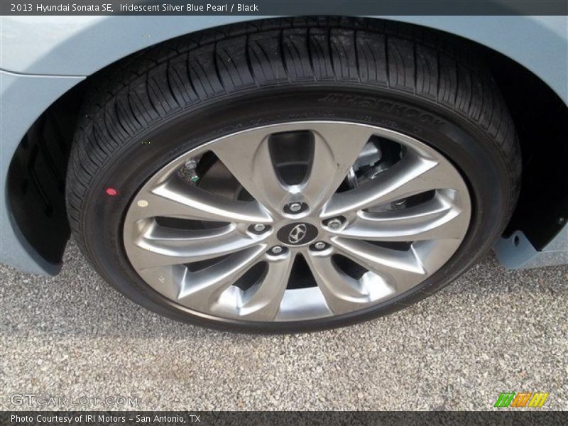 Iridescent Silver Blue Pearl / Black 2013 Hyundai Sonata SE