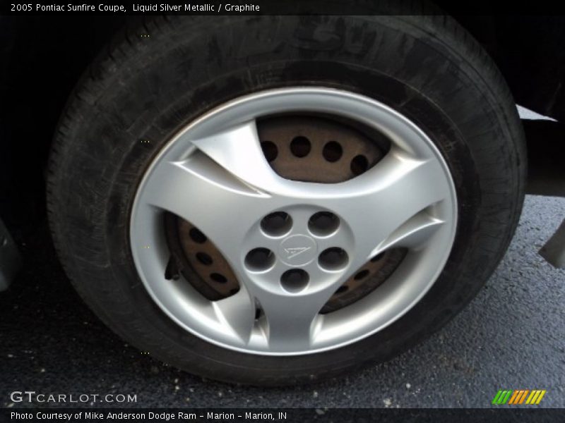 Liquid Silver Metallic / Graphite 2005 Pontiac Sunfire Coupe