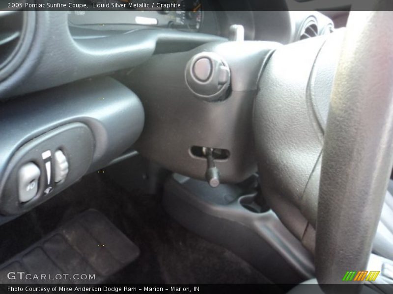 Liquid Silver Metallic / Graphite 2005 Pontiac Sunfire Coupe