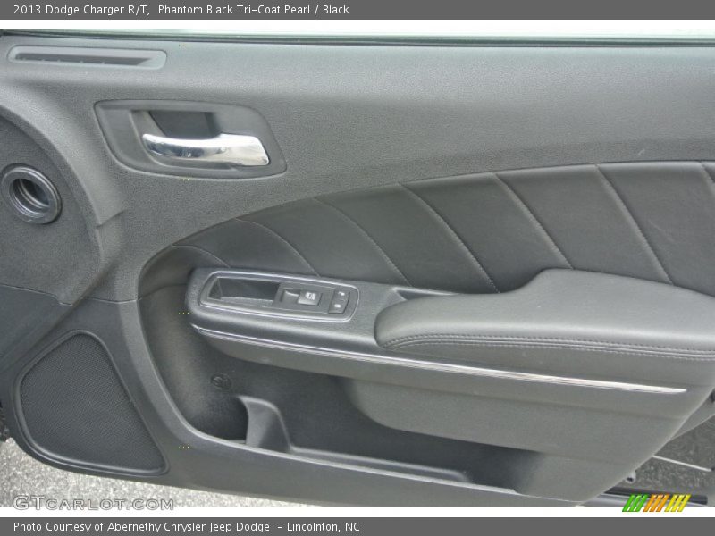 Phantom Black Tri-Coat Pearl / Black 2013 Dodge Charger R/T