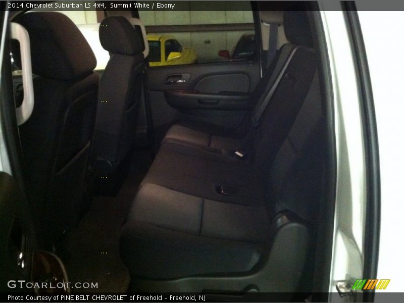 Summit White / Ebony 2014 Chevrolet Suburban LS 4x4