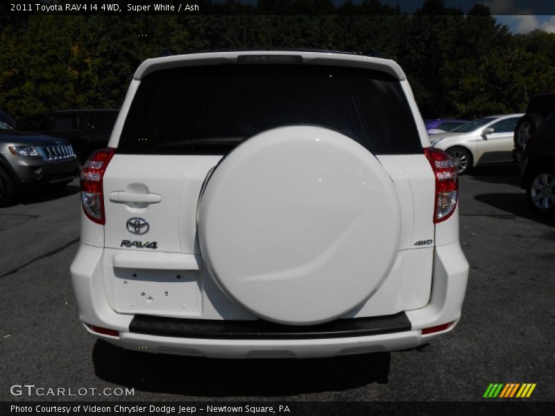 Super White / Ash 2011 Toyota RAV4 I4 4WD