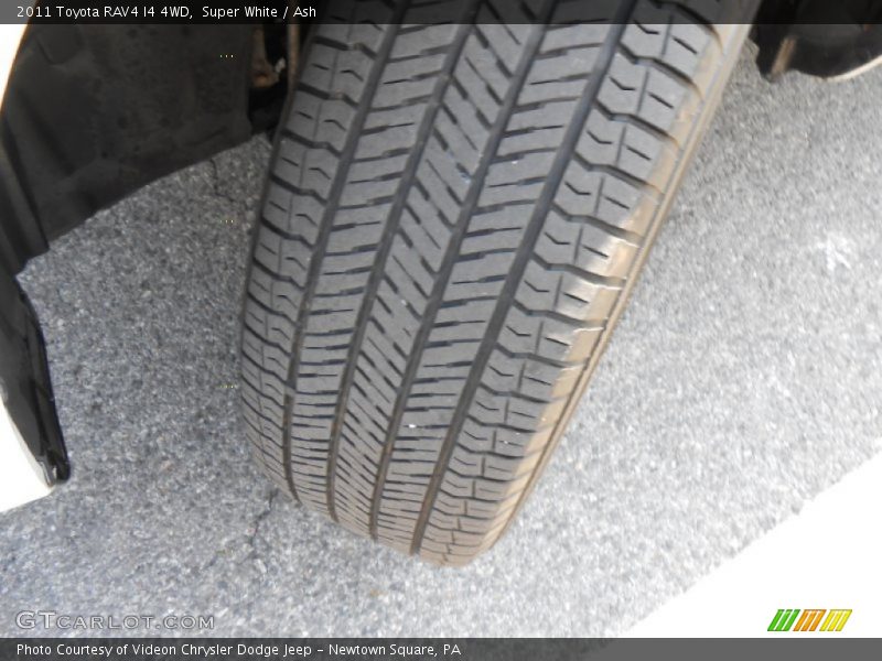 Super White / Ash 2011 Toyota RAV4 I4 4WD