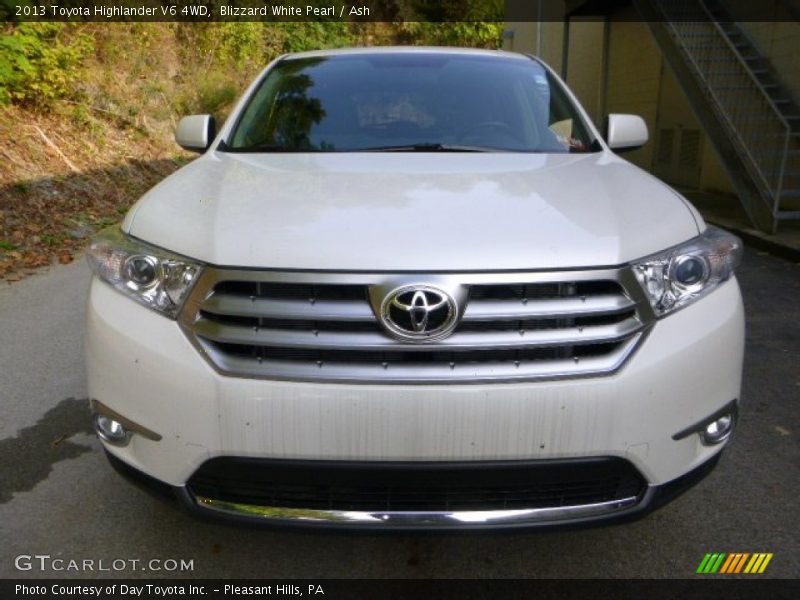 Blizzard White Pearl / Ash 2013 Toyota Highlander V6 4WD