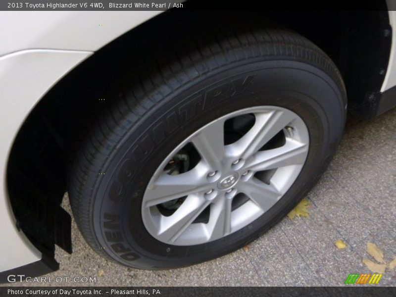 Blizzard White Pearl / Ash 2013 Toyota Highlander V6 4WD