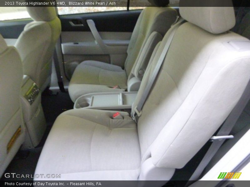 Blizzard White Pearl / Ash 2013 Toyota Highlander V6 4WD