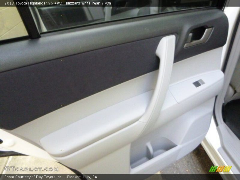 Blizzard White Pearl / Ash 2013 Toyota Highlander V6 4WD