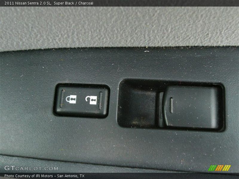 Super Black / Charcoal 2011 Nissan Sentra 2.0 SL