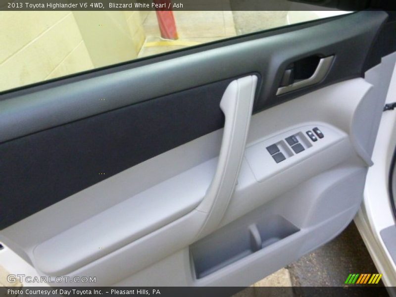 Blizzard White Pearl / Ash 2013 Toyota Highlander V6 4WD