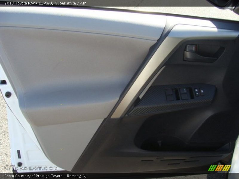 Super White / Ash 2013 Toyota RAV4 LE AWD