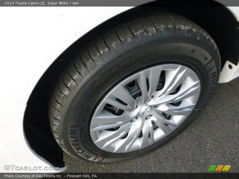 Super White / Ash 2014 Toyota Camry LE