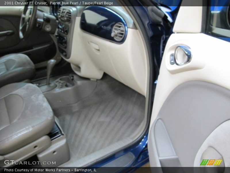 Patriot Blue Pearl / Taupe/Pearl Beige 2001 Chrysler PT Cruiser