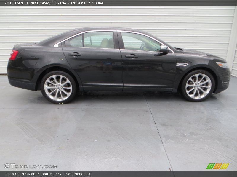 Tuxedo Black Metallic / Dune 2013 Ford Taurus Limited