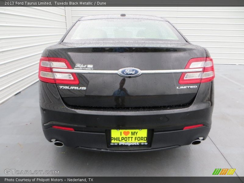 Tuxedo Black Metallic / Dune 2013 Ford Taurus Limited