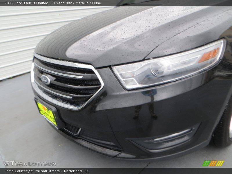 Tuxedo Black Metallic / Dune 2013 Ford Taurus Limited