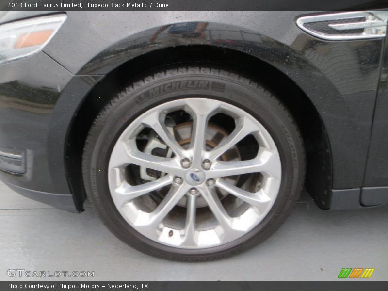 Tuxedo Black Metallic / Dune 2013 Ford Taurus Limited