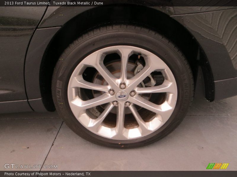 Tuxedo Black Metallic / Dune 2013 Ford Taurus Limited