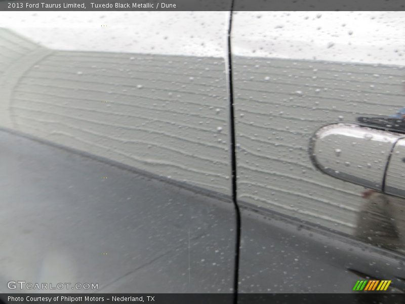 Tuxedo Black Metallic / Dune 2013 Ford Taurus Limited