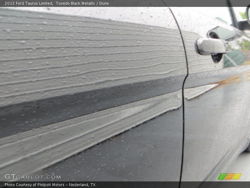 Tuxedo Black Metallic / Dune 2013 Ford Taurus Limited