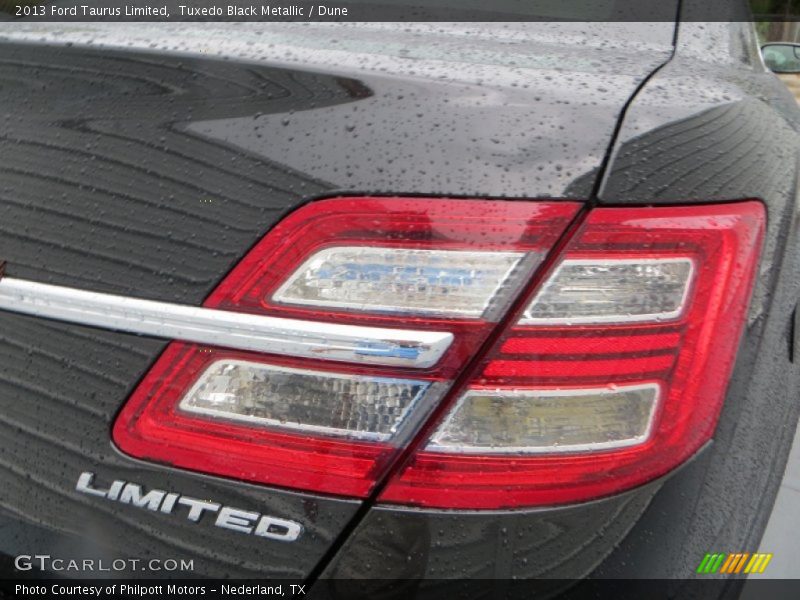 Tuxedo Black Metallic / Dune 2013 Ford Taurus Limited