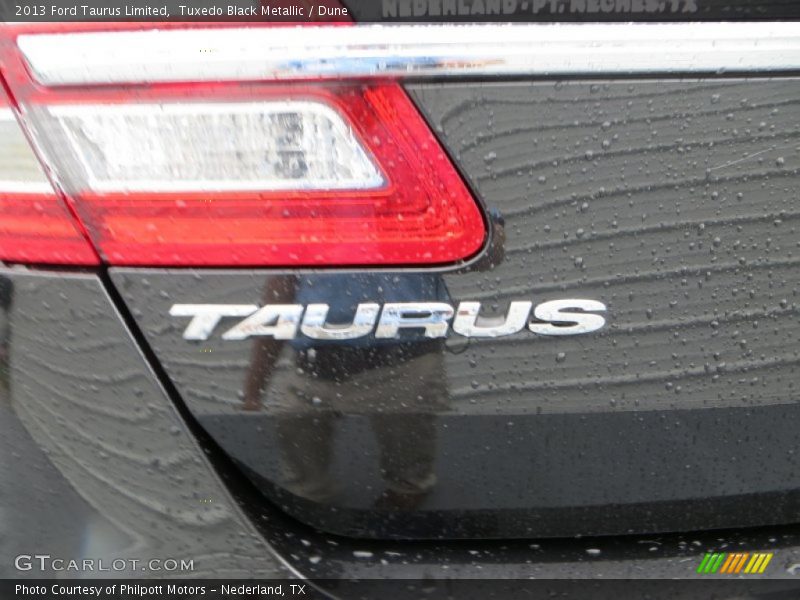 Tuxedo Black Metallic / Dune 2013 Ford Taurus Limited