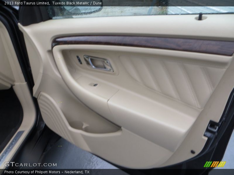 Tuxedo Black Metallic / Dune 2013 Ford Taurus Limited